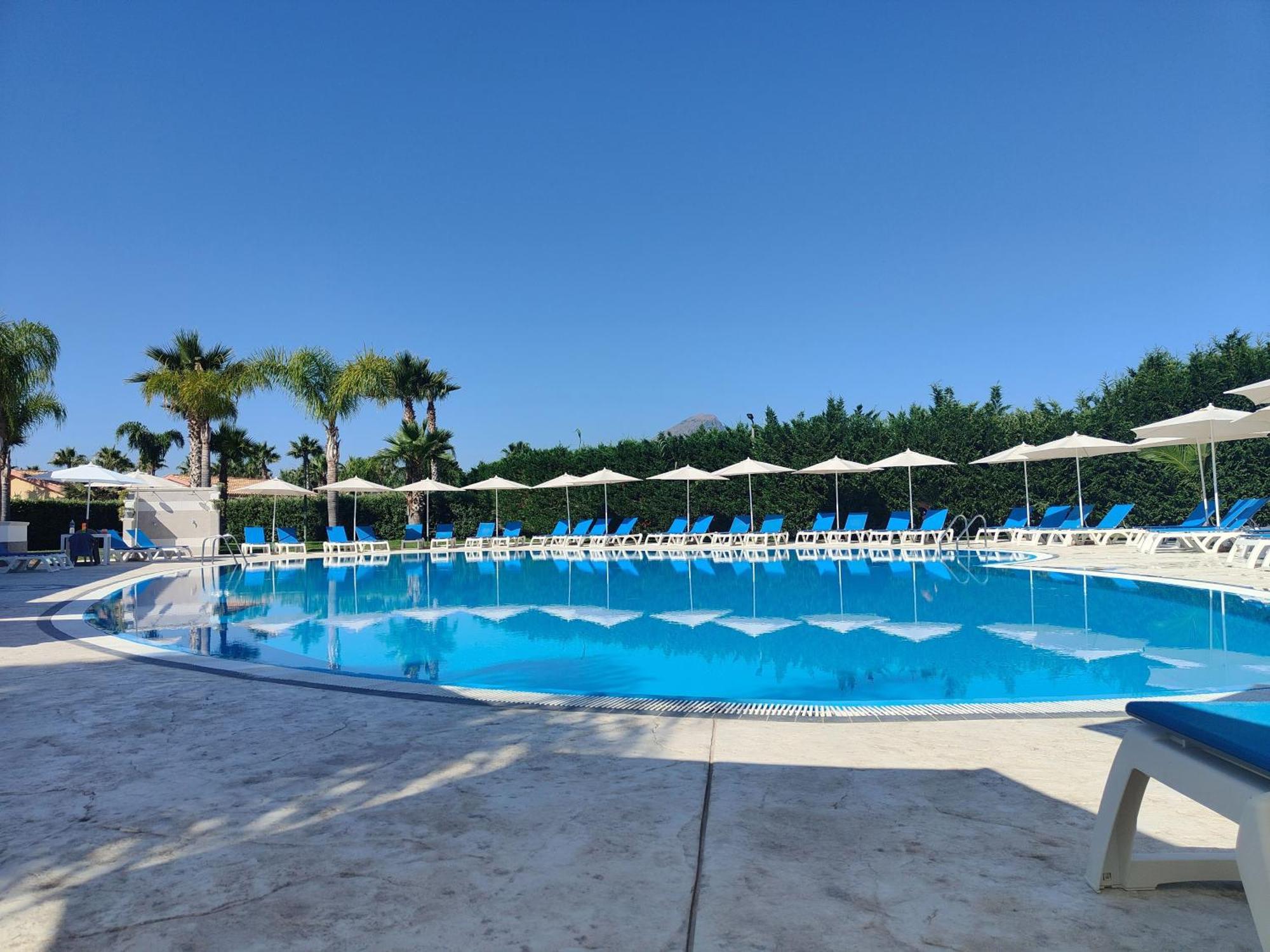 Residence Hydria Кампофеліче-ді-Роччелла Екстер'єр фото
