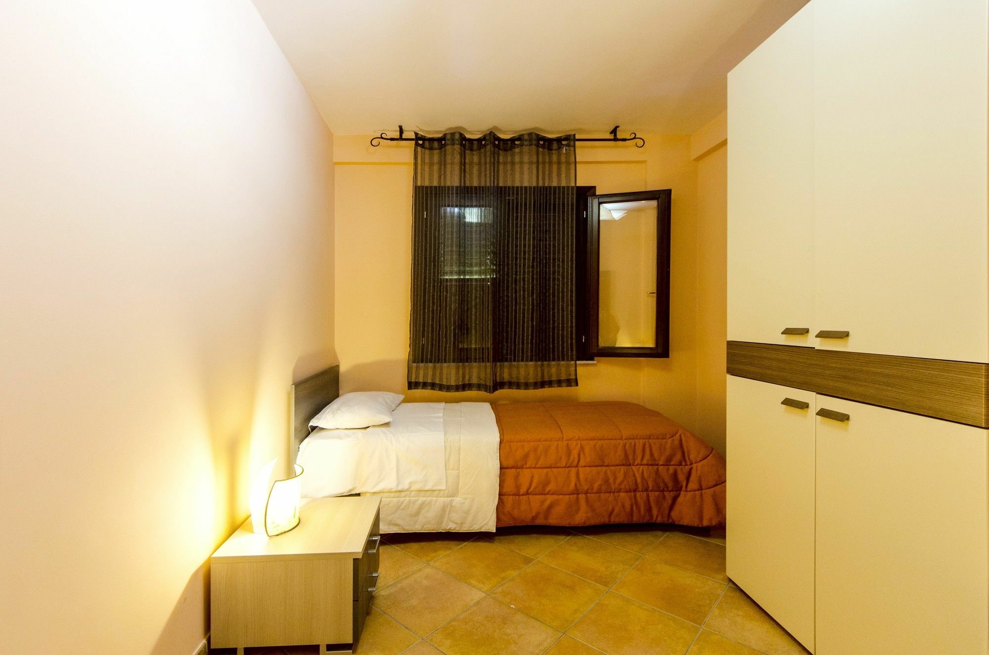 Residence Hydria Кампофеліче-ді-Роччелла Екстер'єр фото